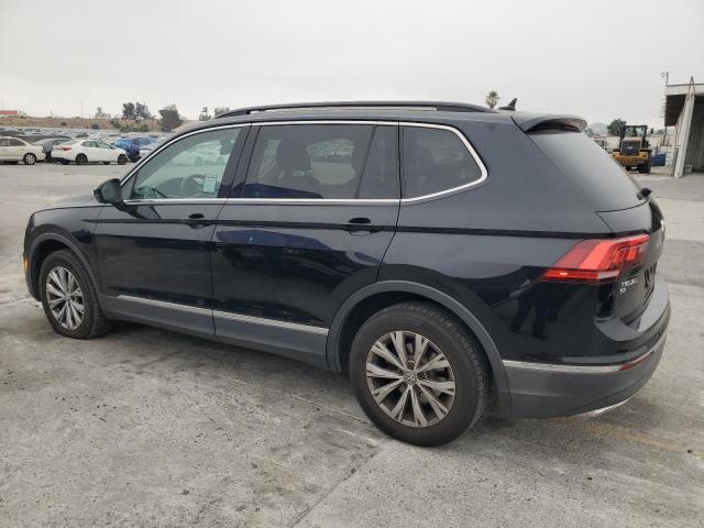 3VV3B7AX5JM188185 - 2018 VOLKSWAGEN TIGUAN SE Черный фото 2