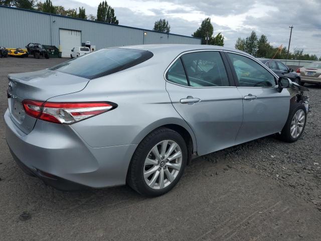 4T1B11HK5JU510528 - 2018 TOYOTA CAMRY L SILVER photo 3