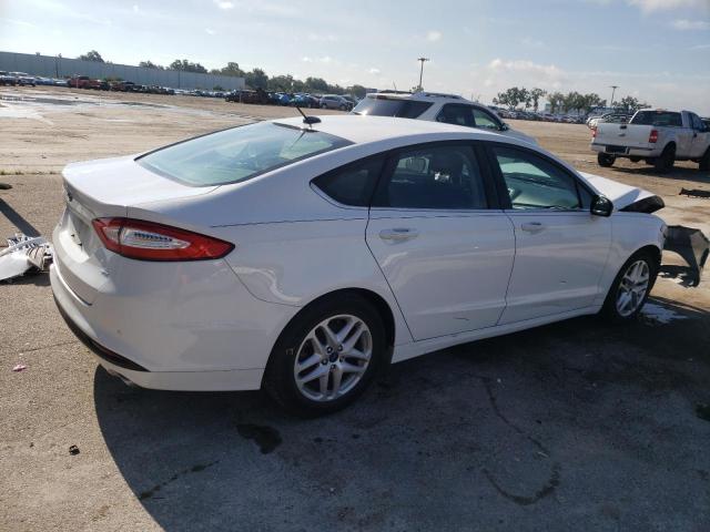 3FA6P0H76GR363751 - 2016 FORD FUSION SE WHITE photo 3