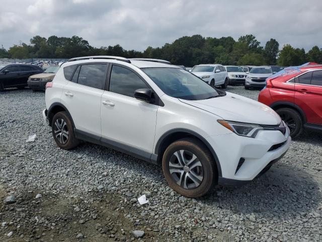 JTMZFREV3JJ727918 - 2018 TOYOTA RAV4 LE WHITE photo 4