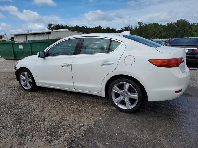 19VDE1F71DE019630 - 2013 ACURA ILX 20 TECH WHITE photo 2