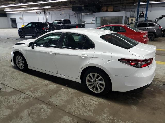 4T1C11AK7NU649421 - 2022 TOYOTA CAMRY LE WHITE photo 2
