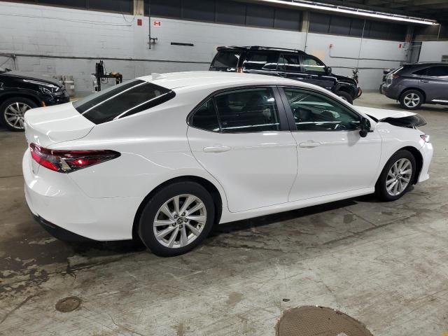 4T1C11AK7NU649421 - 2022 TOYOTA CAMRY LE WHITE photo 3