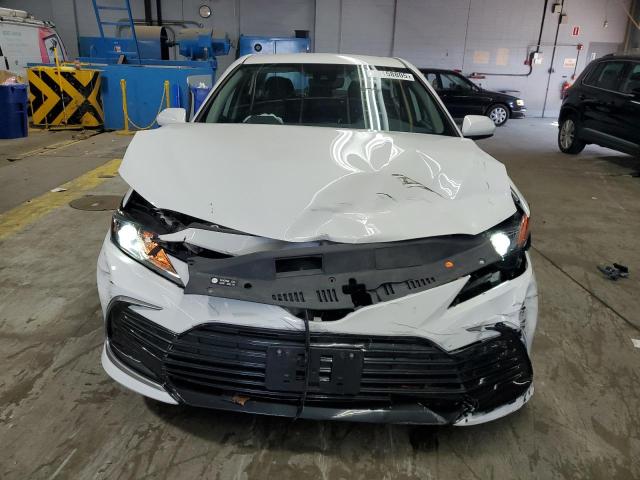 4T1C11AK7NU649421 - 2022 TOYOTA CAMRY LE WHITE photo 5