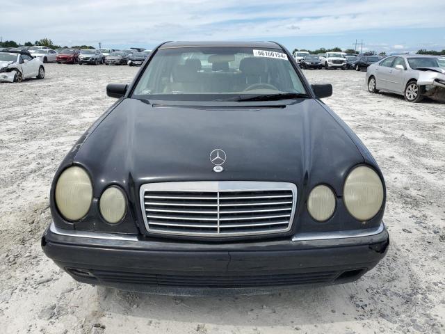 WDBJF65FXWA546325 - 1998 MERCEDES-BENZ E 320 BLACK photo 5