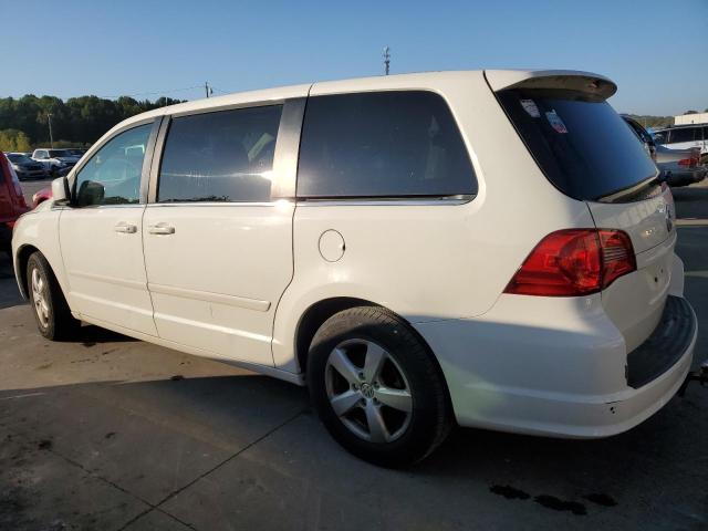 2V4RW3D10AR168826 - 2010 VOLKSWAGEN ROUTAN SE WHITE photo 2