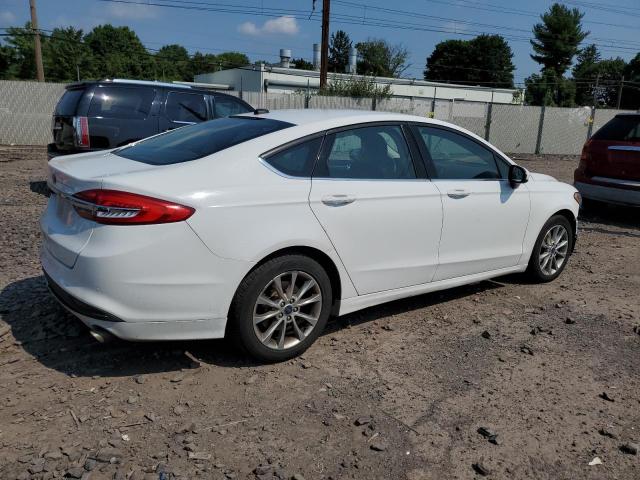 3FA6P0HD3HR199317 - 2017 FORD FUSION SE WHITE photo 3