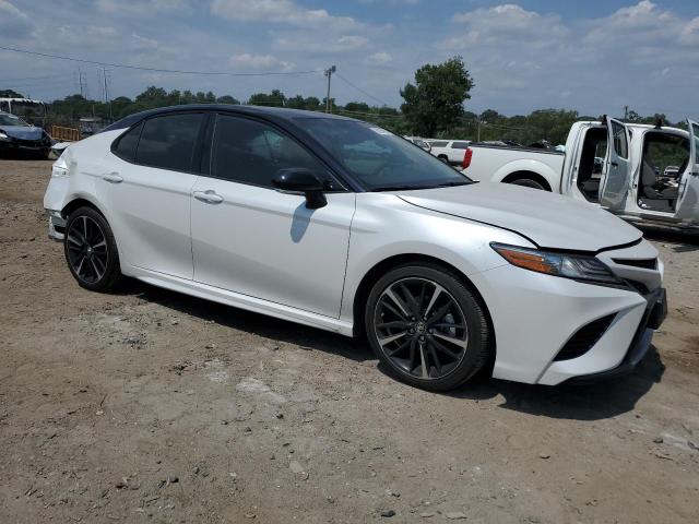 4T1B61HK7KU209620 - 2019 TOYOTA CAMRY XSE Weiß Foto 4