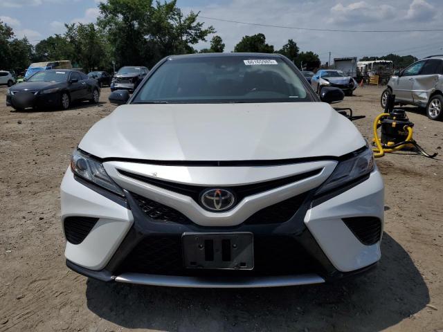 4T1B61HK7KU209620 - 2019 TOYOTA CAMRY XSE Weiß Foto 5