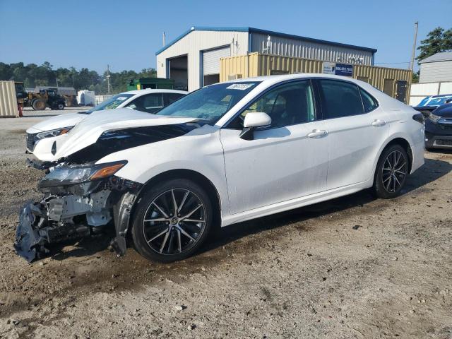 4T1G11AK5RU890207 - 2024 TOYOTA CAMRY SE NIGHT SHADE WHITE photo 1