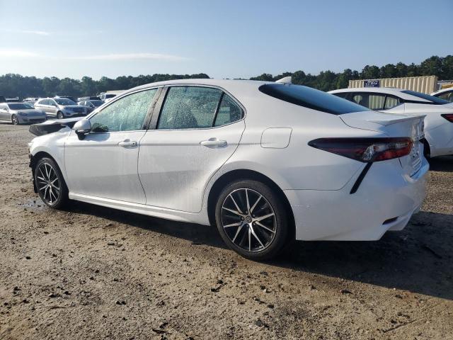 4T1G11AK5RU890207 - 2024 TOYOTA CAMRY SE NIGHT SHADE WHITE photo 2