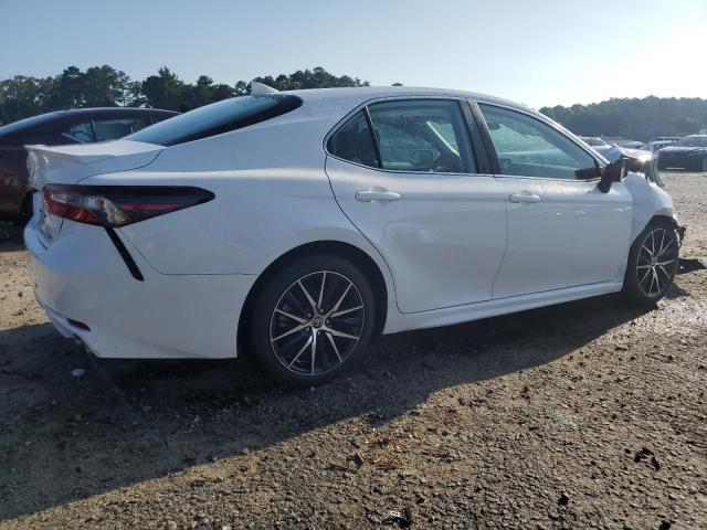 4T1G11AK5RU890207 - 2024 TOYOTA CAMRY SE NIGHT SHADE WHITE photo 3