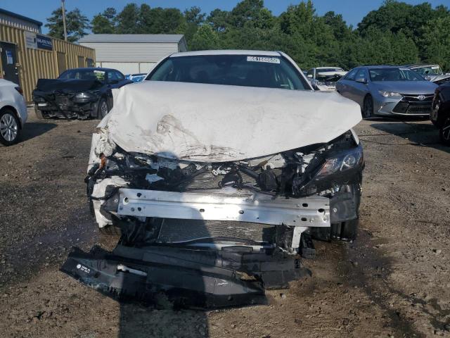 4T1G11AK5RU890207 - 2024 TOYOTA CAMRY SE NIGHT SHADE WHITE photo 5