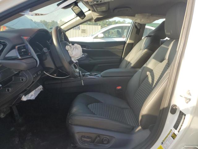 4T1G11AK5RU890207 - 2024 TOYOTA CAMRY SE NIGHT SHADE WHITE photo 7