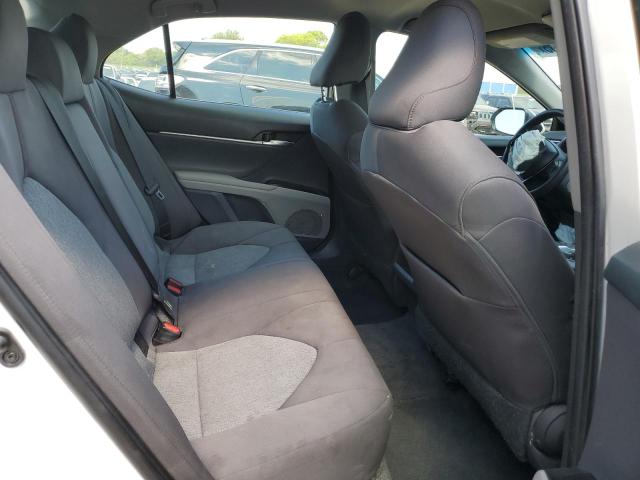 4T1B11HK9JU070233 - 2018 TOYOTA CAMRY L WHITE photo 11