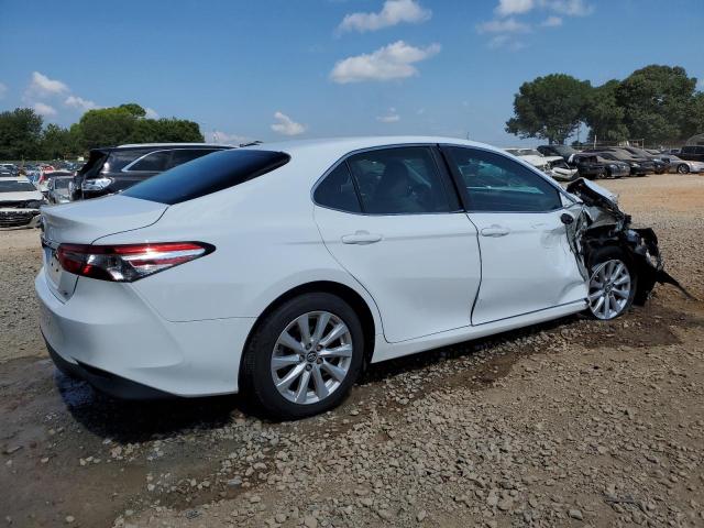 4T1B11HK9JU070233 - 2018 TOYOTA CAMRY L WHITE photo 3