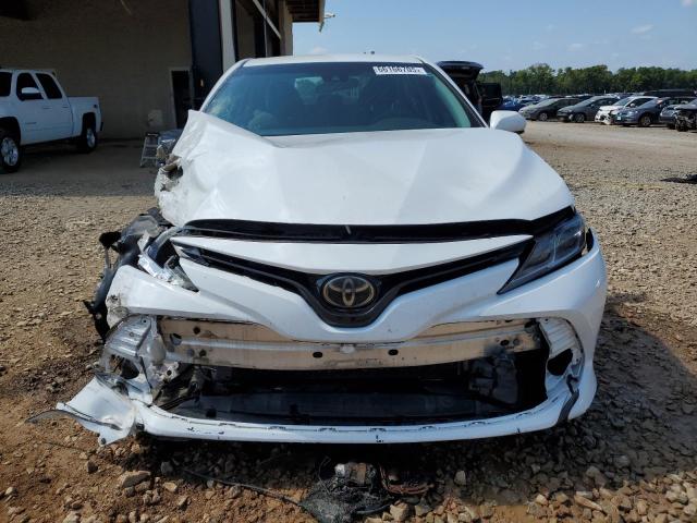 4T1B11HK9JU070233 - 2018 TOYOTA CAMRY L WHITE photo 5