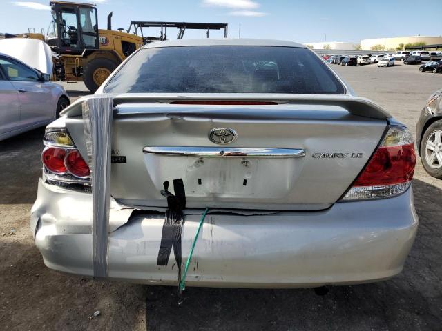 4T1BE32K75U576352 - 2005 TOYOTA CAMRY LE SILVER photo 8