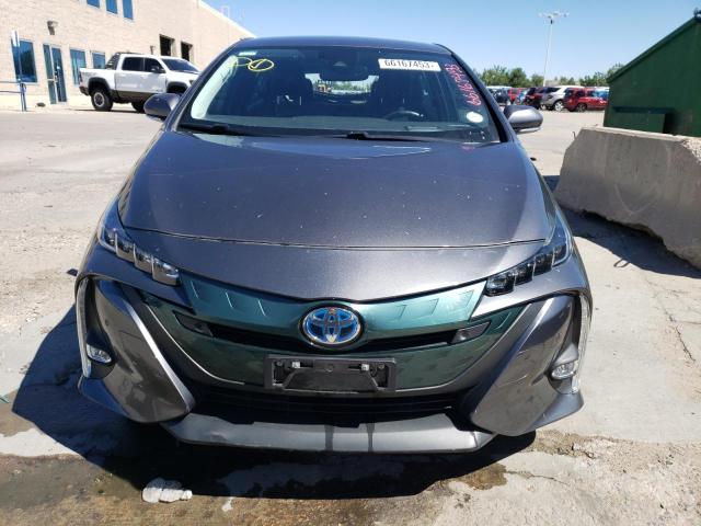 JTDKARFP4J3071250 - 2018 TOYOTA PRIUS PRIM ნაცრისფერი ფოტო 5