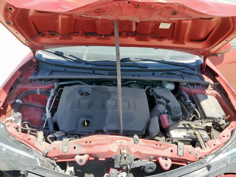 5YFBURHE6KP940121 - 2019 TOYOTA COROLLA L RED photo 11