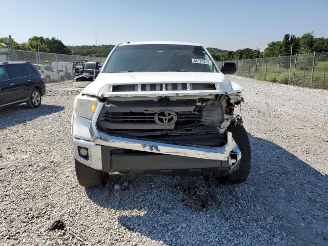 5TFDW5F17FX452511 - 2015 TOYOTA TUNDRA CREWMAX SR5 WHITE photo 5