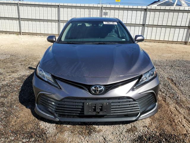 4T1C11AK8NU642641 - 2022 TOYOTA CAMRY LE 灰色 照片 5