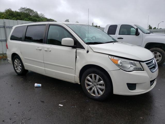 2C4RVABG8CR392423 - 2012 VOLKSWAGEN ROUTAN SE WHITE photo 4