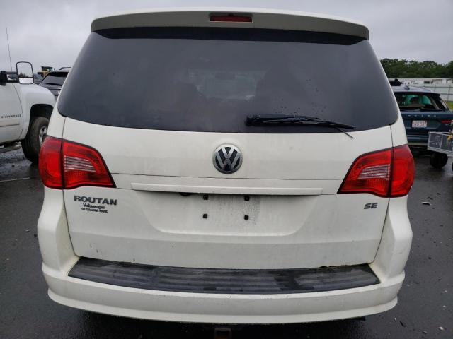 2C4RVABG8CR392423 - 2012 VOLKSWAGEN ROUTAN SE WHITE photo 6