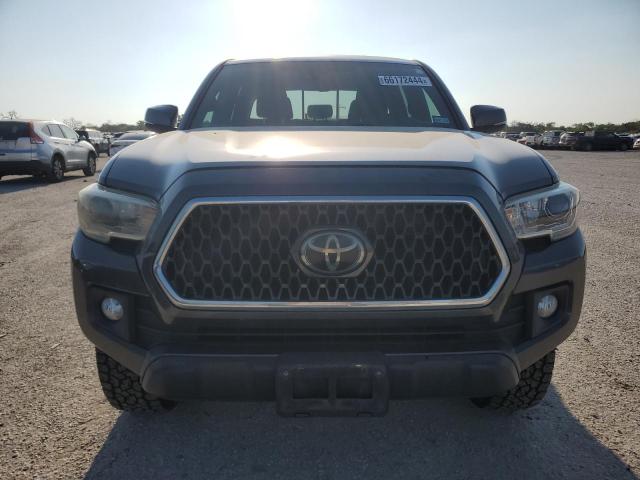 5TFAZ5CN2JX058926 - 2018 TOYOTA TACOMA DOUBLE CAB GRAY photo 5