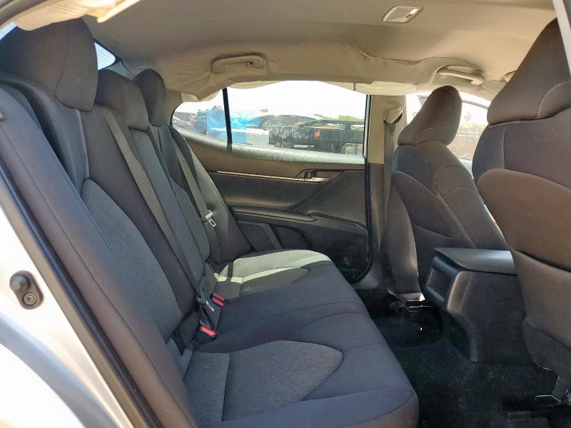 4T1C11AKXRU898155 - 2024 TOYOTA CAMRY LE 银色 照片 10