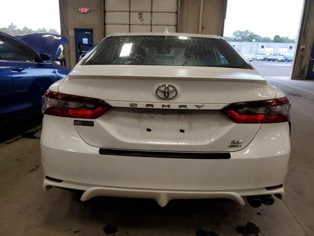 4T1G11BK7PU074627 - 2023 TOYOTA CAMRY SE NIGHT SHADE WHITE photo 6