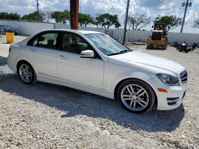 WDDGF4HBXER317190 - 2014 MERCEDES-BENZ C 250 WHITE photo 4