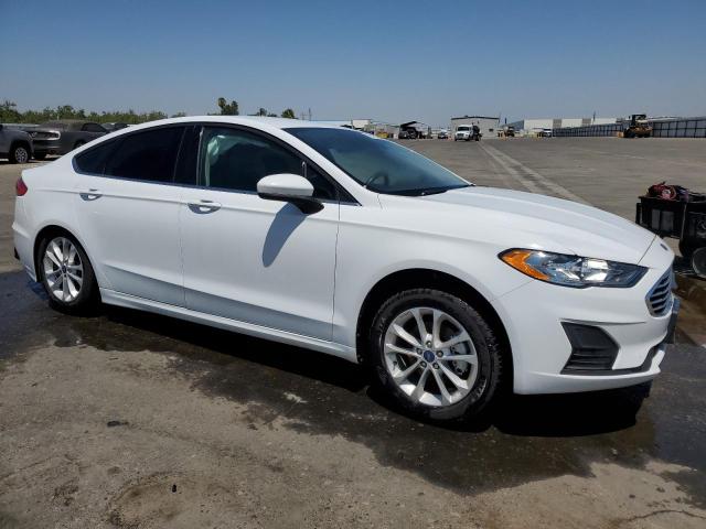 3FA6P0HDXKR114755 - 2019 FORD FUSION SE WHITE photo 4