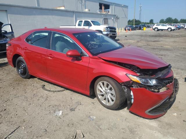 4T1C11AK5PU109052 - 2023 TOYOTA CAMRY LE RED photo 4