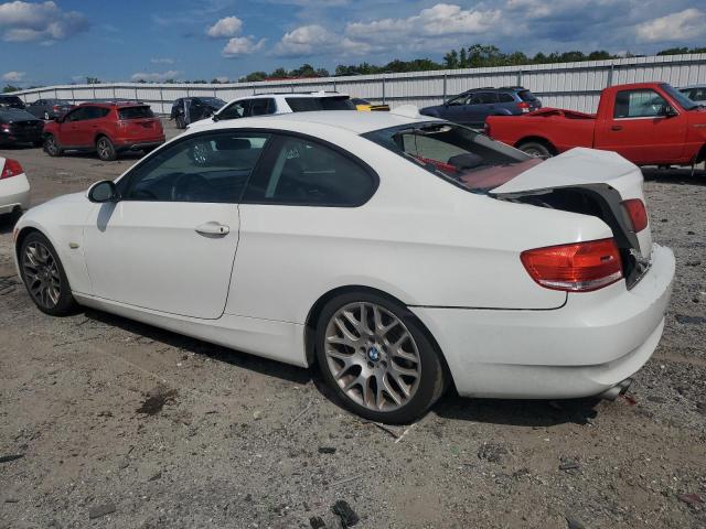 WBAWB33569P137569 - 2009 BMW 328 I WHITE photo 2