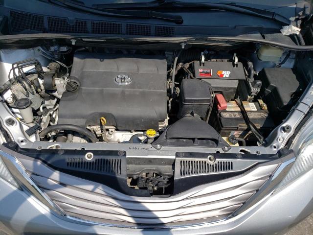 5TDYK3DC2FS680427 - 2015 TOYOTA SIENNA XLE 银色 照片 12