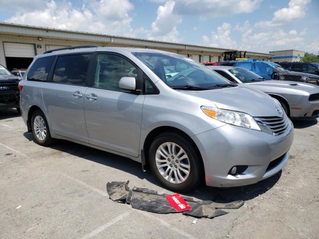 5TDYK3DC2FS680427 - 2015 TOYOTA SIENNA XLE 银色 照片 4