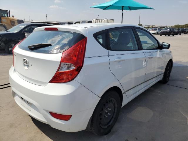 KMHCT5AE4GU273386 - 2016 HYUNDAI ACCENT SE WHITE photo 3