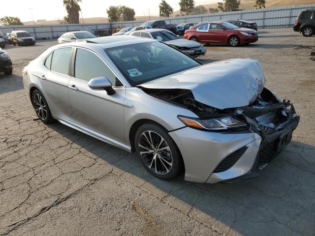 4T1J31AK5LU524934 - 2020 TOYOTA CAMRY SE SILVER photo 4