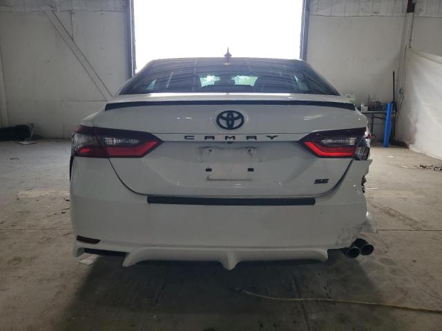 4T1G11AKXNU020737 - 2022 TOYOTA CAMRY SE WHITE photo 6