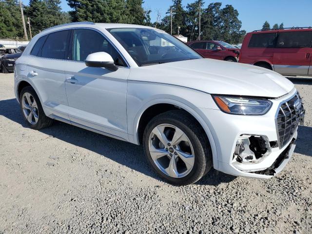 WA1BAAFY2M2016665 - 2021 AUDI Q5 PREMIUM PLUS WHITE photo 4