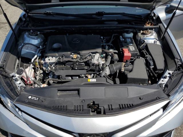 4T1B11HK7JU653853 - 2018 TOYOTA CAMRY L SILVER photo 11