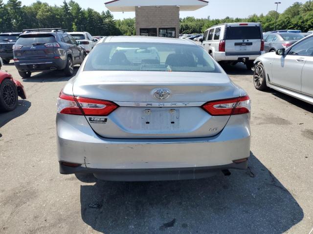 4T1B11HK7JU653853 - 2018 TOYOTA CAMRY L SILVER photo 6
