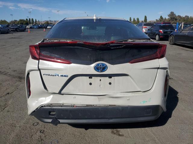 JTDKARFP3H3022714 - 2017 TOYOTA PRIUS PRIM WHITE photo 6