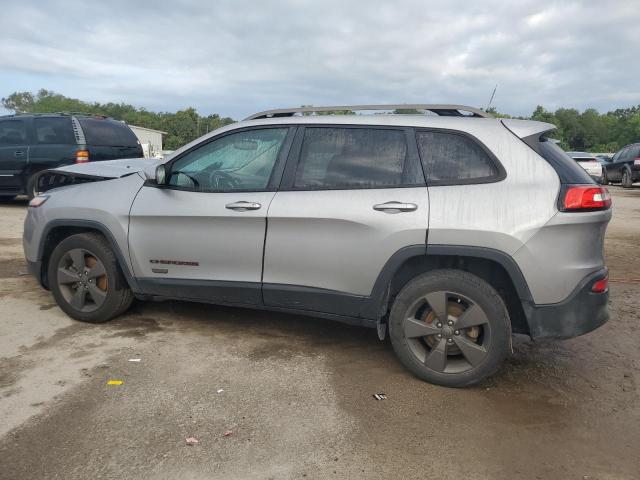 1C4PJLCB8GW281160 - 2016 JEEP CHEROKEE LATITUDE SILVER photo 2