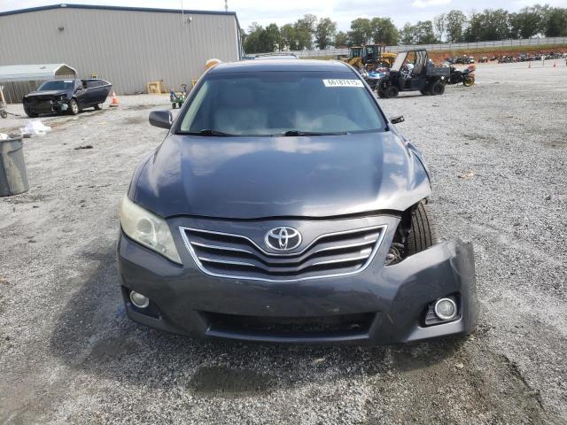 4T1BK3EK8AU103154 - 2010 TOYOTA CAMRY SE GRAY photo 5