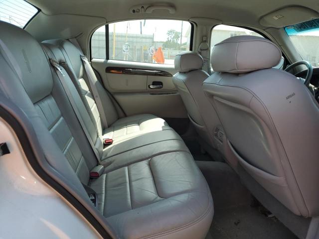 1LNHM81W1XY661004 - 1999 LINCOLN TOWN CAR EXECUTIVE WHITE photo 10
