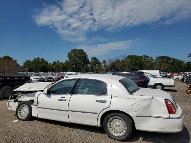 1LNHM81W1XY661004 - 1999 LINCOLN TOWN CAR EXECUTIVE WHITE photo 2