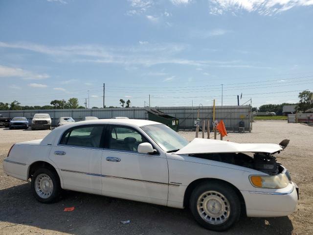 1LNHM81W1XY661004 - 1999 LINCOLN TOWN CAR EXECUTIVE WHITE photo 4