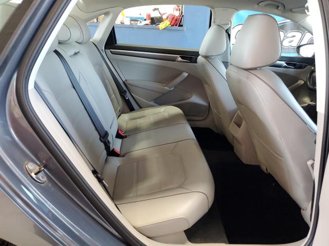 1VWDT7A30HC045831 - 2017 VOLKSWAGEN PASSAT R-LINE Gümüş foto 10